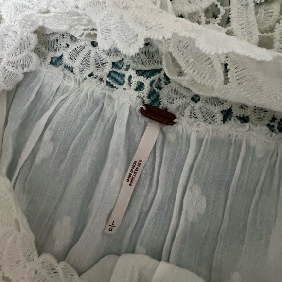 Elegant White Lace Women's Top (free people) - Picture 3 of 4
